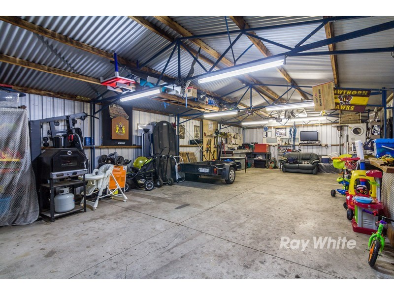 16 Manisa Place, Cranbourne West VIC 3977