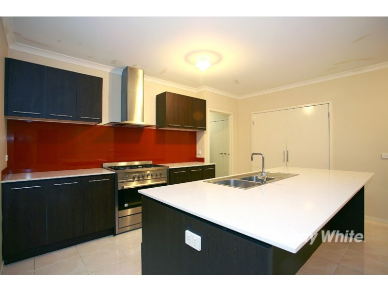 31 Mermaid Grove, Lyndhurst VIC 3975