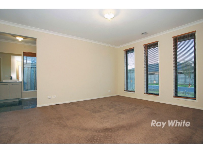 31 Mermaid Grove, Lyndhurst VIC 3975