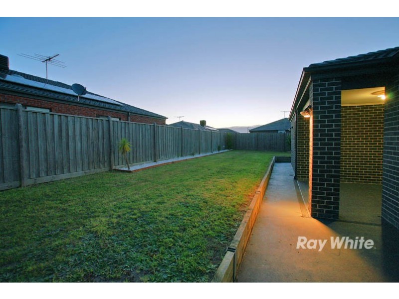 31 Mermaid Grove, Lyndhurst VIC 3975