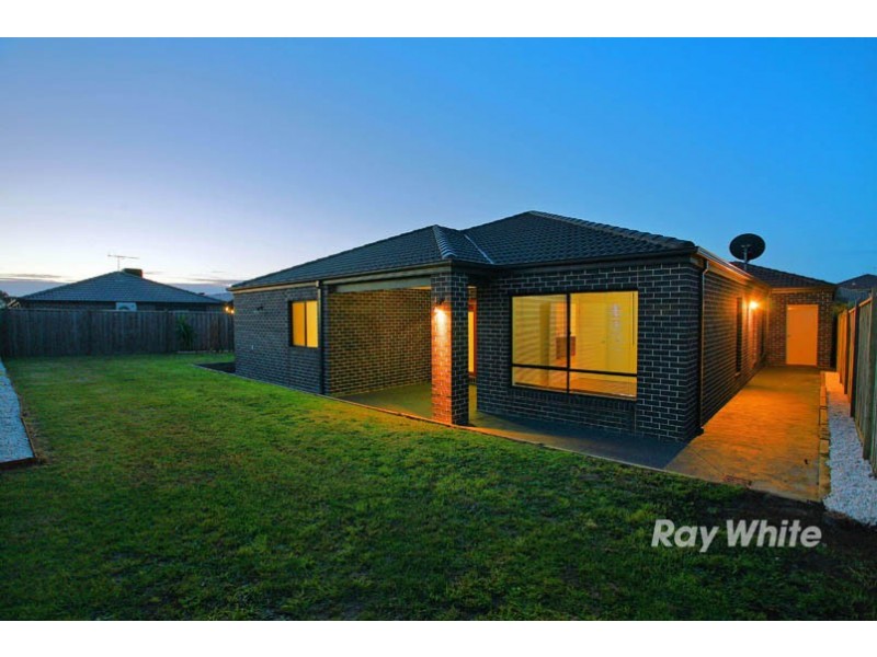 31 Mermaid Grove, Lyndhurst VIC 3975