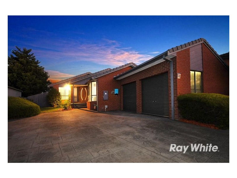 14 Lupin Court, Cranbourne North VIC 3977
