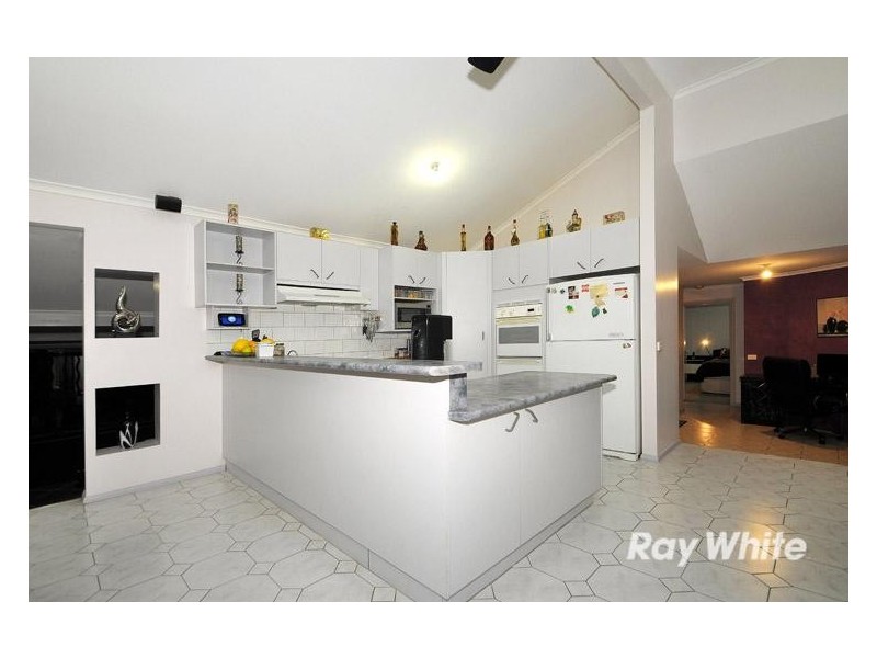 14 Lupin Court, Cranbourne North VIC 3977