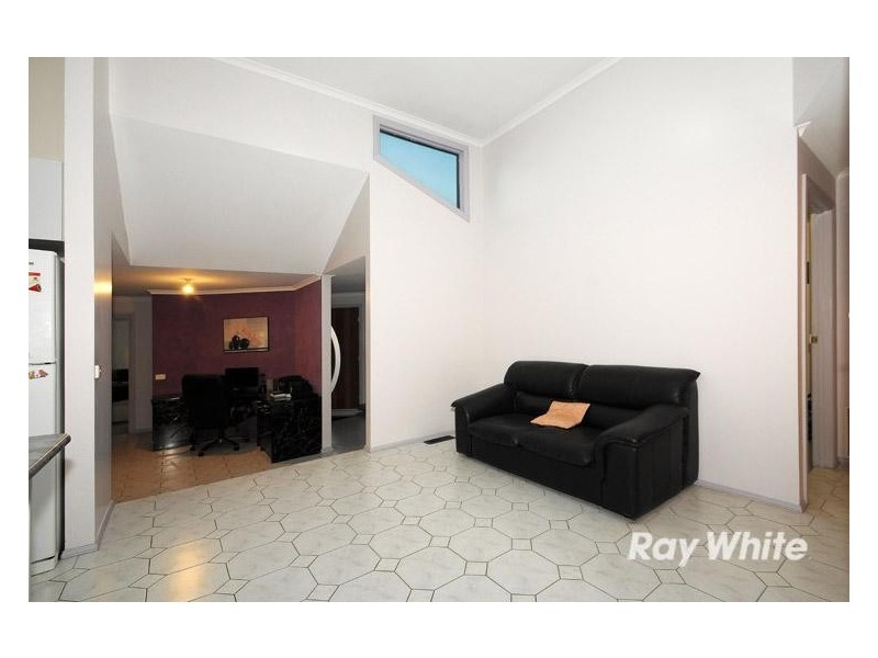 14 Lupin Court, Cranbourne North VIC 3977