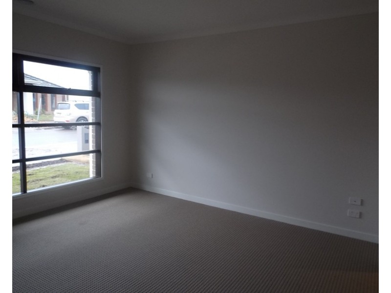 40 Karabair Street, Clyde North VIC 3978