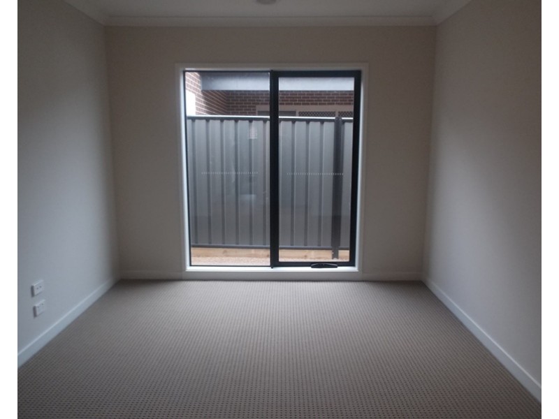 40 Karabair Street, Clyde North VIC 3978