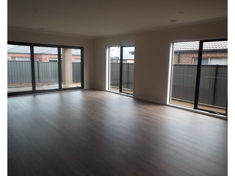 40 Karabair Street, Clyde North VIC 3978