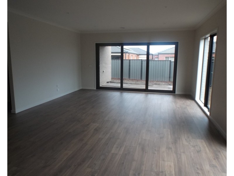 40 Karabair Street, Clyde North VIC 3978