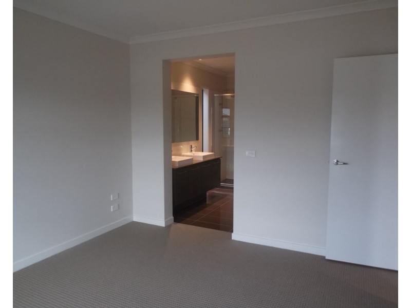 40 Karabair Street, Clyde North VIC 3978