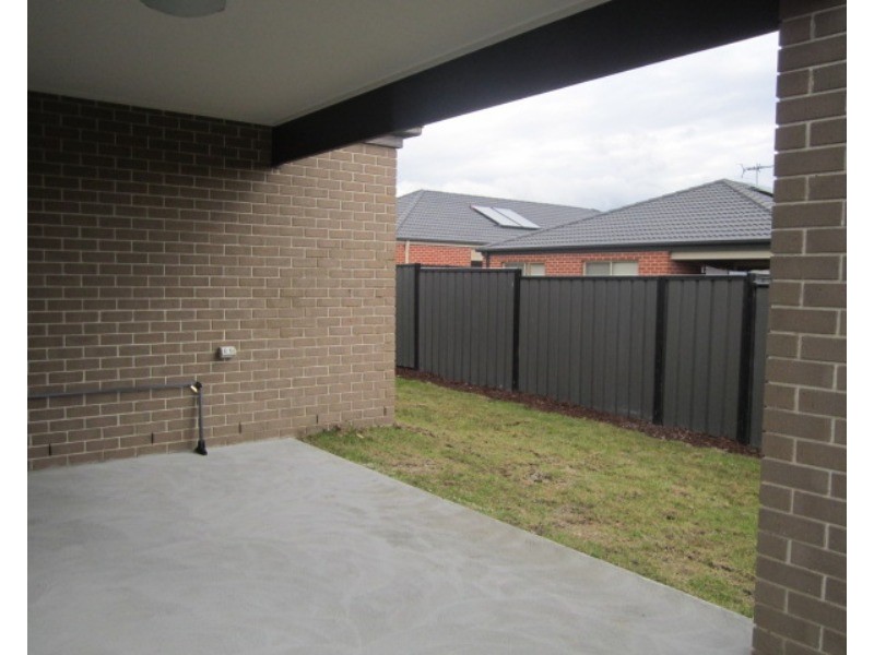 40 Karabair Street, Clyde North VIC 3978