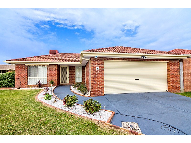 8 Roebourne Mews, Cranbourne East VIC 3977