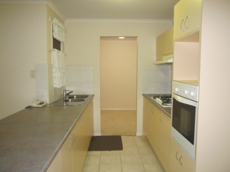 8 Roebourne Mews, Cranbourne East VIC 3977