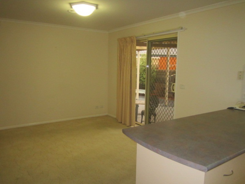 8 Roebourne Mews, Cranbourne East VIC 3977