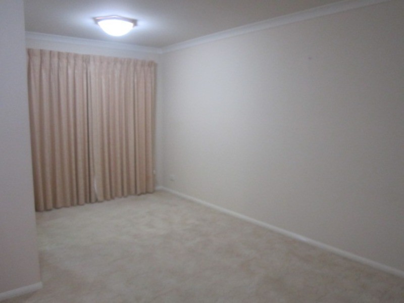 8 Roebourne Mews, Cranbourne East VIC 3977