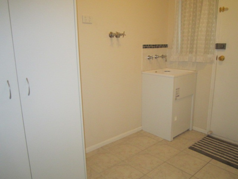 8 Roebourne Mews, Cranbourne East VIC 3977