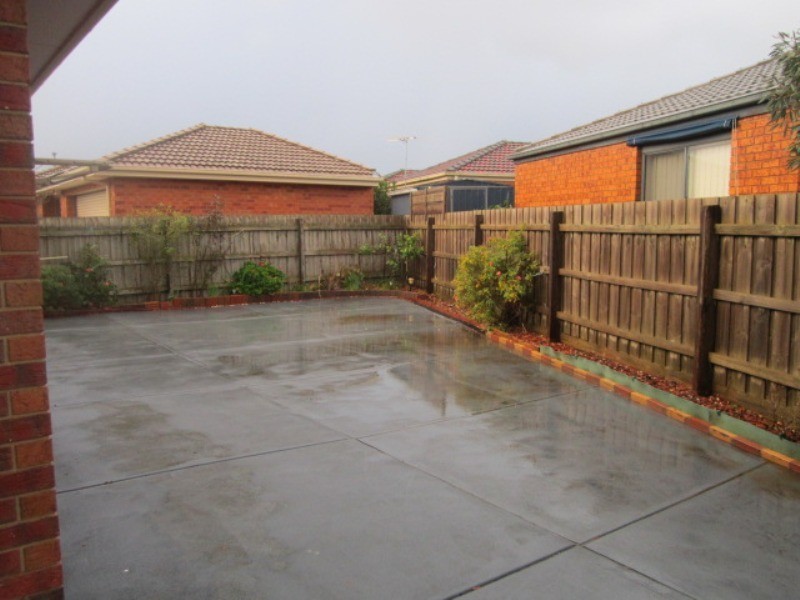 8 Roebourne Mews, Cranbourne East VIC 3977