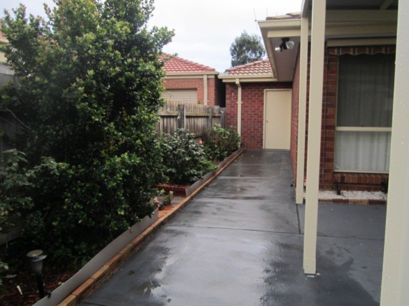 8 Roebourne Mews, Cranbourne East VIC 3977