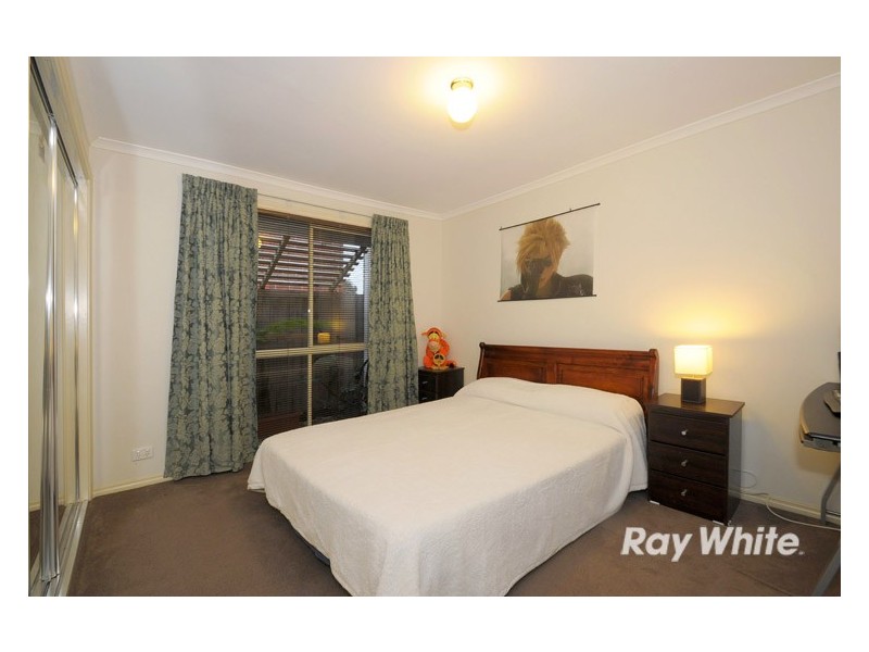 19 Henry Lawson Drive, Lynbrook VIC 3975
