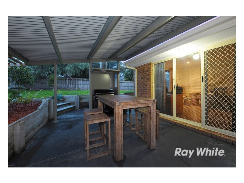 19 Henry Lawson Drive, Lynbrook VIC 3975