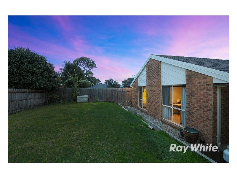 19 Henry Lawson Drive, Lynbrook VIC 3975