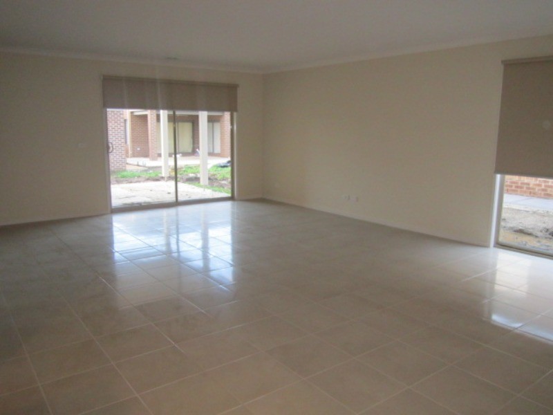 22 Minerva Avenue, Cranbourne West VIC 3977