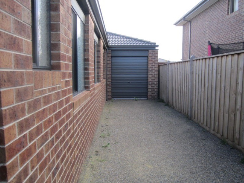 6 Hill Farm Drive, Clyde VIC 3978