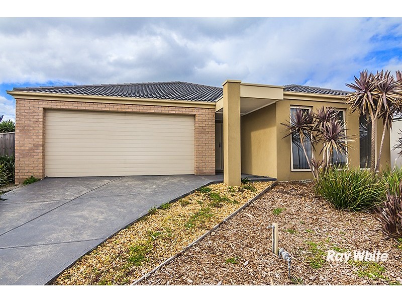 4 Westmoreland Avenue, Cranbourne North VIC 3977