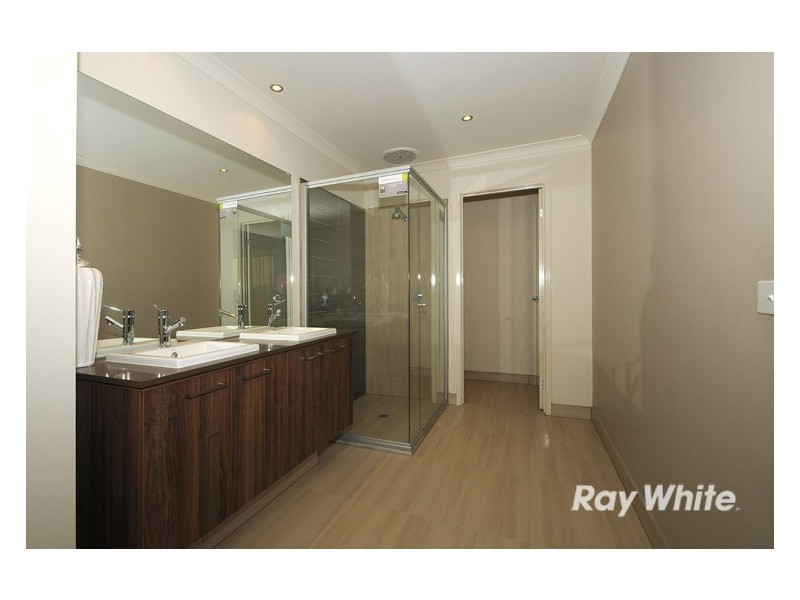 21 John Russell Road, Cranbourne West VIC 3977