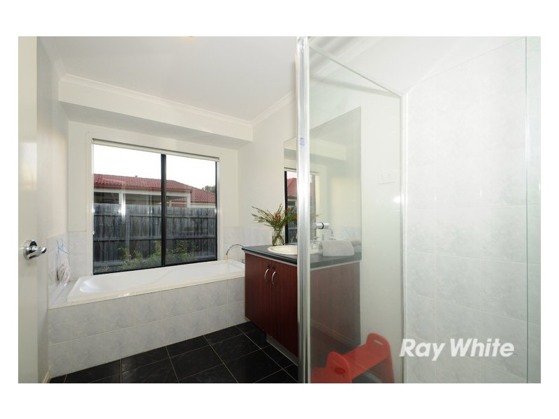 40 Silver Creek Drive, Lynbrook VIC 3975