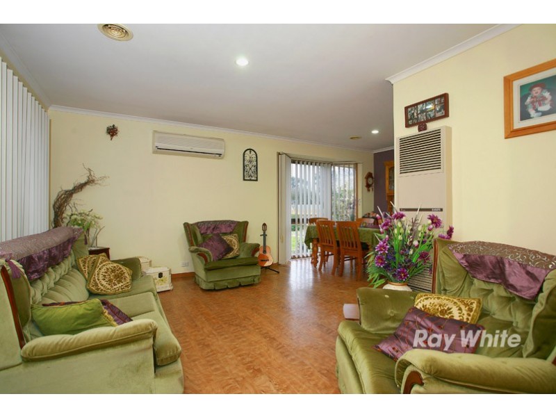 9 Hoop Pine Court, Cranbourne North VIC 3977