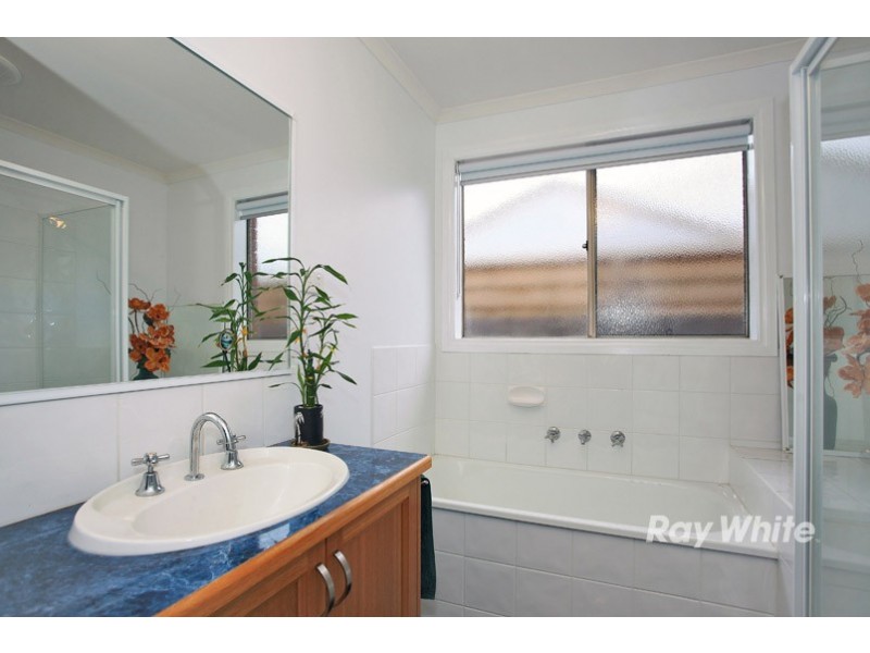 8 Faith Court, Cranbourne West VIC 3977