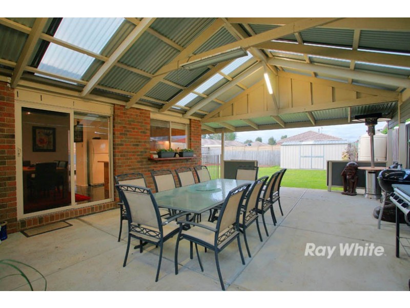 8 Faith Court, Cranbourne West VIC 3977