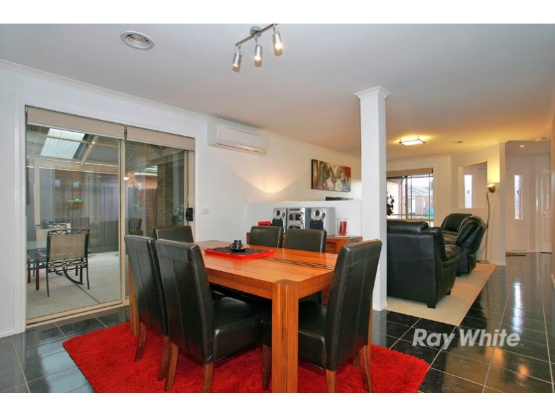 8 Faith Court, Cranbourne West VIC 3977