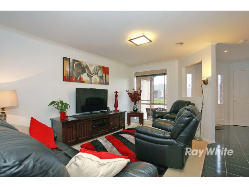 8 Faith Court, Cranbourne West VIC 3977