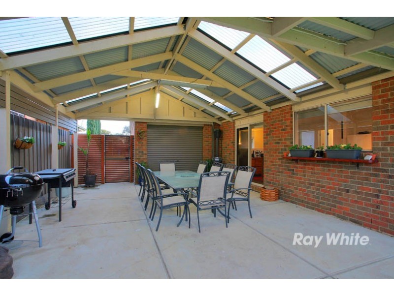 8 Faith Court, Cranbourne West VIC 3977