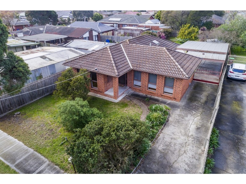 18 Rosalie Avenue, Cranbourne VIC 3977