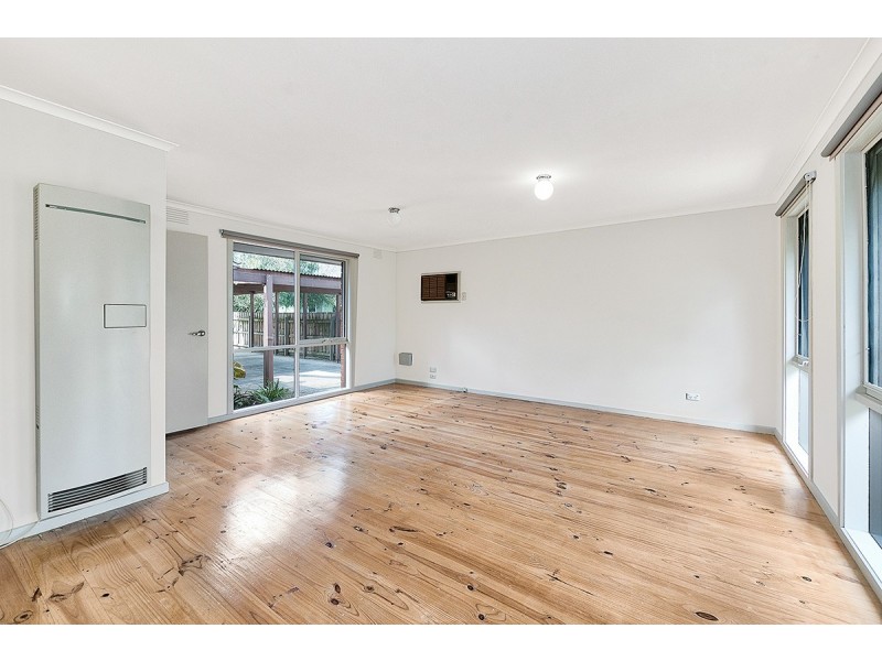 18 Rosalie Avenue, Cranbourne VIC 3977