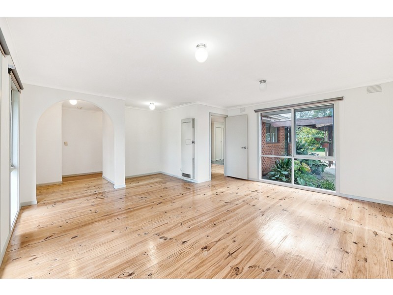 18 Rosalie Avenue, Cranbourne VIC 3977