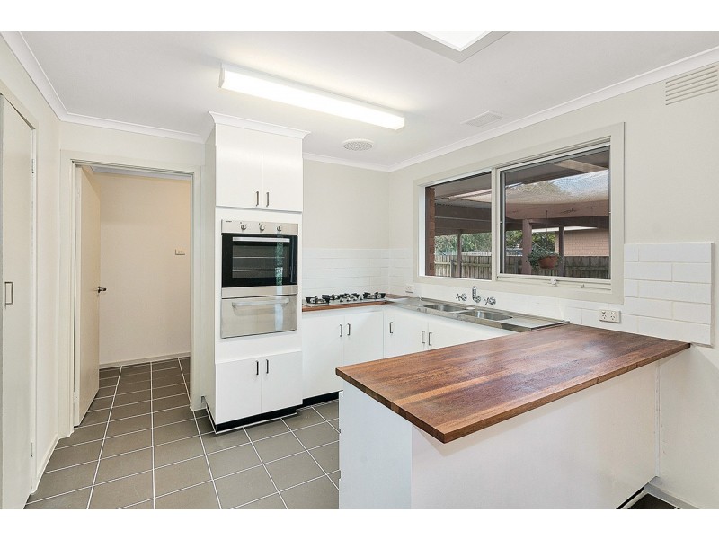 18 Rosalie Avenue, Cranbourne VIC 3977