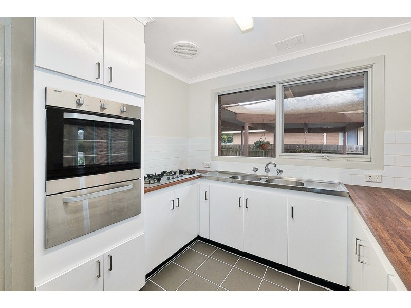 18 Rosalie Avenue, Cranbourne VIC 3977