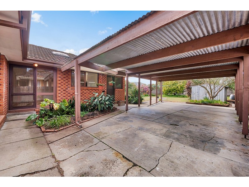 18 Rosalie Avenue, Cranbourne VIC 3977