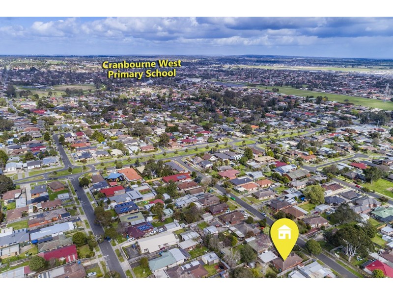 18 Rosalie Avenue, Cranbourne VIC 3977