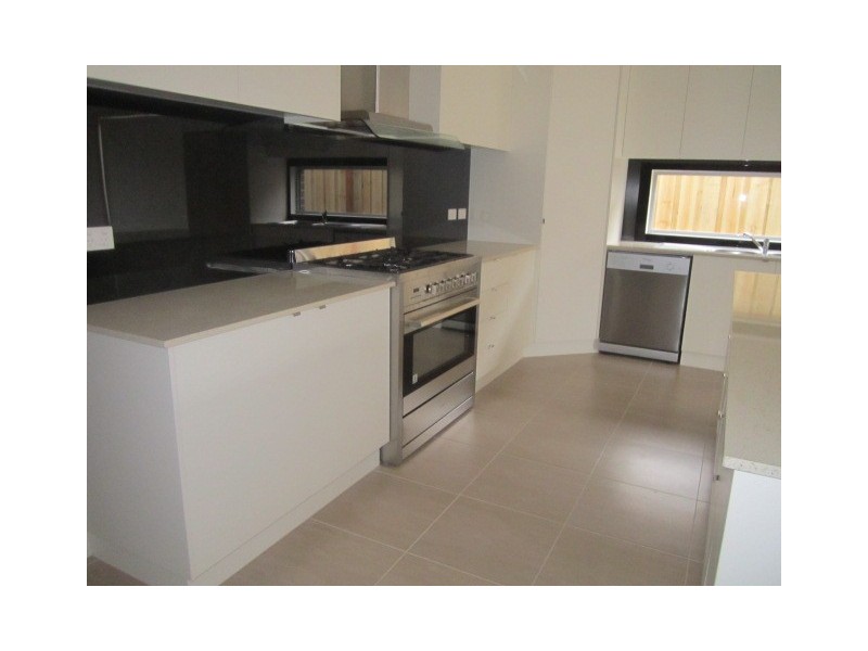 8 George Fredericks Road, Cranbourne West VIC 3977