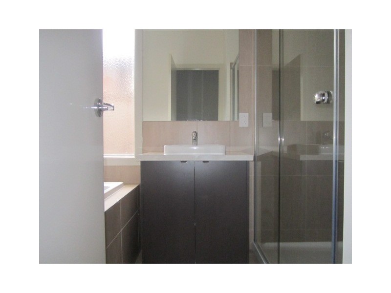 8 George Fredericks Road, Cranbourne West VIC 3977