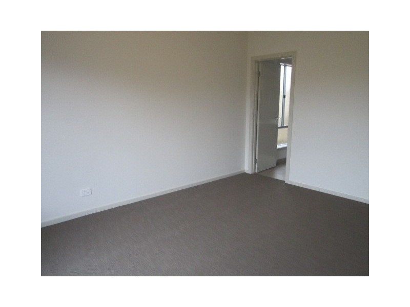 8 George Fredericks Road, Cranbourne West VIC 3977