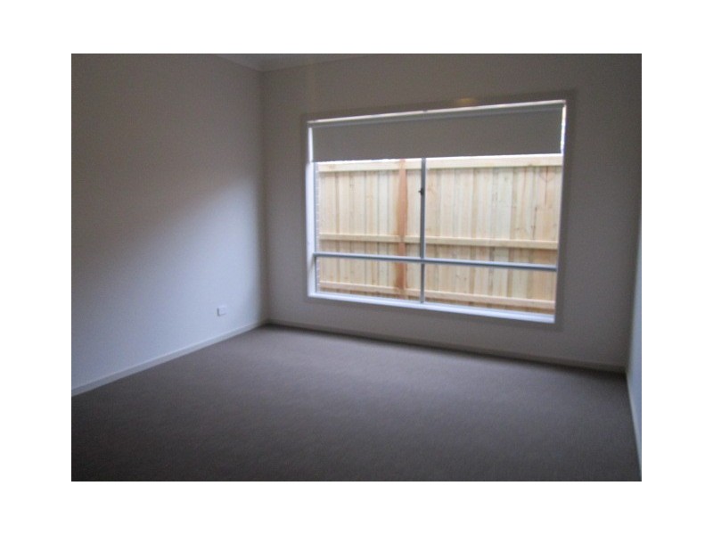 8 George Fredericks Road, Cranbourne West VIC 3977