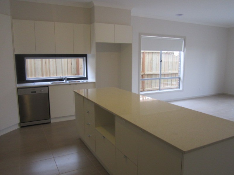 8 George Fredericks Road, Cranbourne West VIC 3977