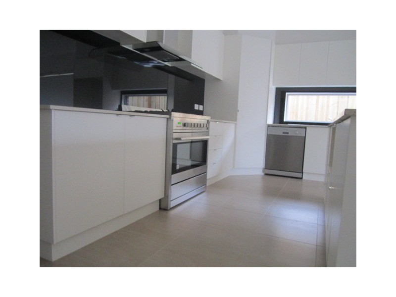 8 George Fredericks Road, Cranbourne West VIC 3977