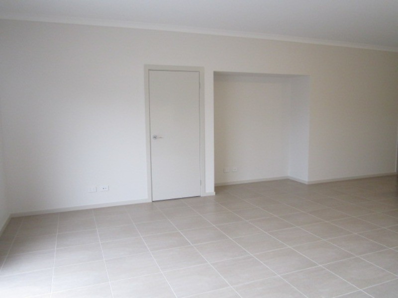 8 George Fredericks Road, Cranbourne West VIC 3977