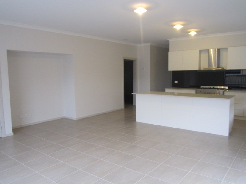 8 George Fredericks Road, Cranbourne West VIC 3977